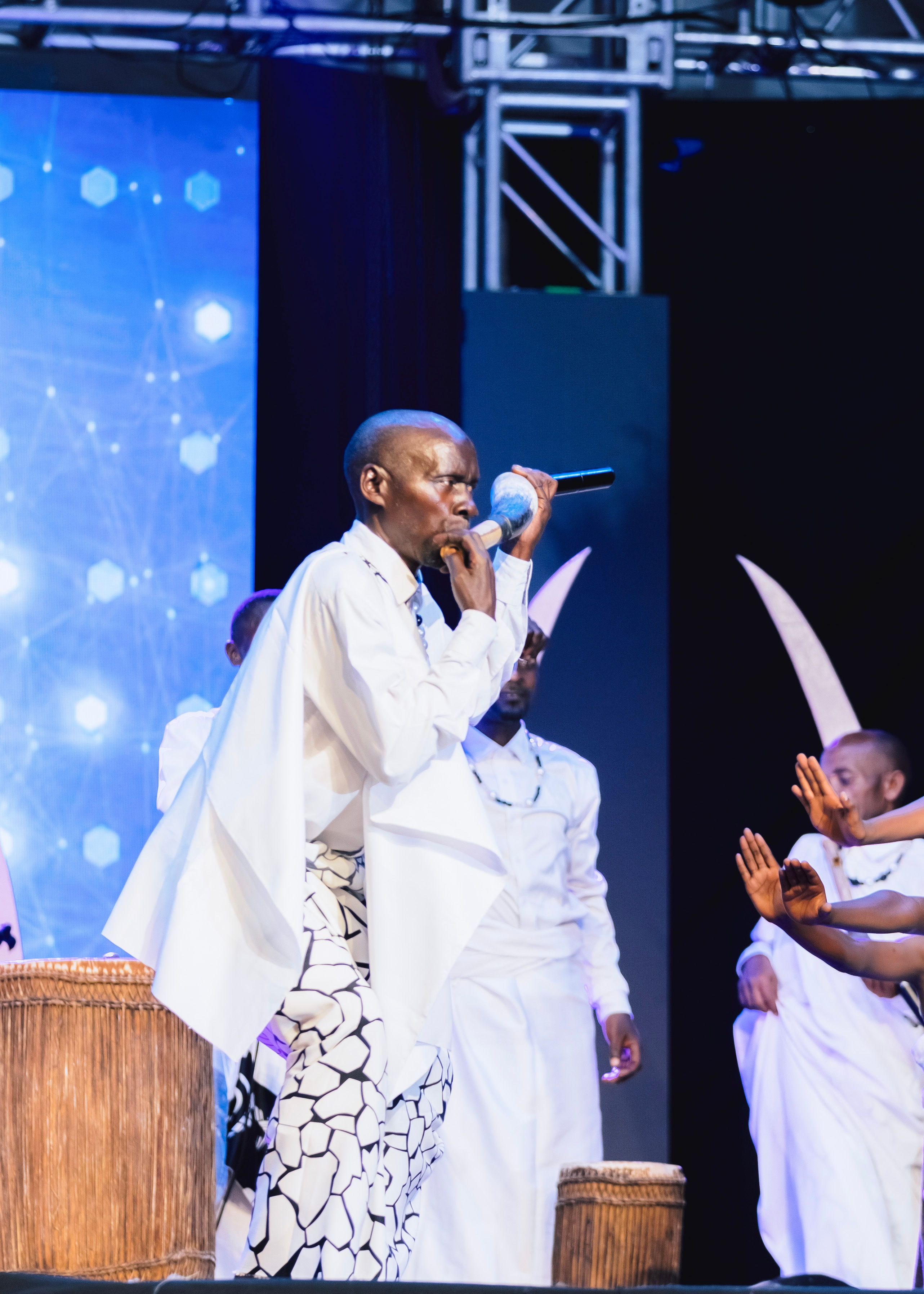 INTAYOBERANA performance