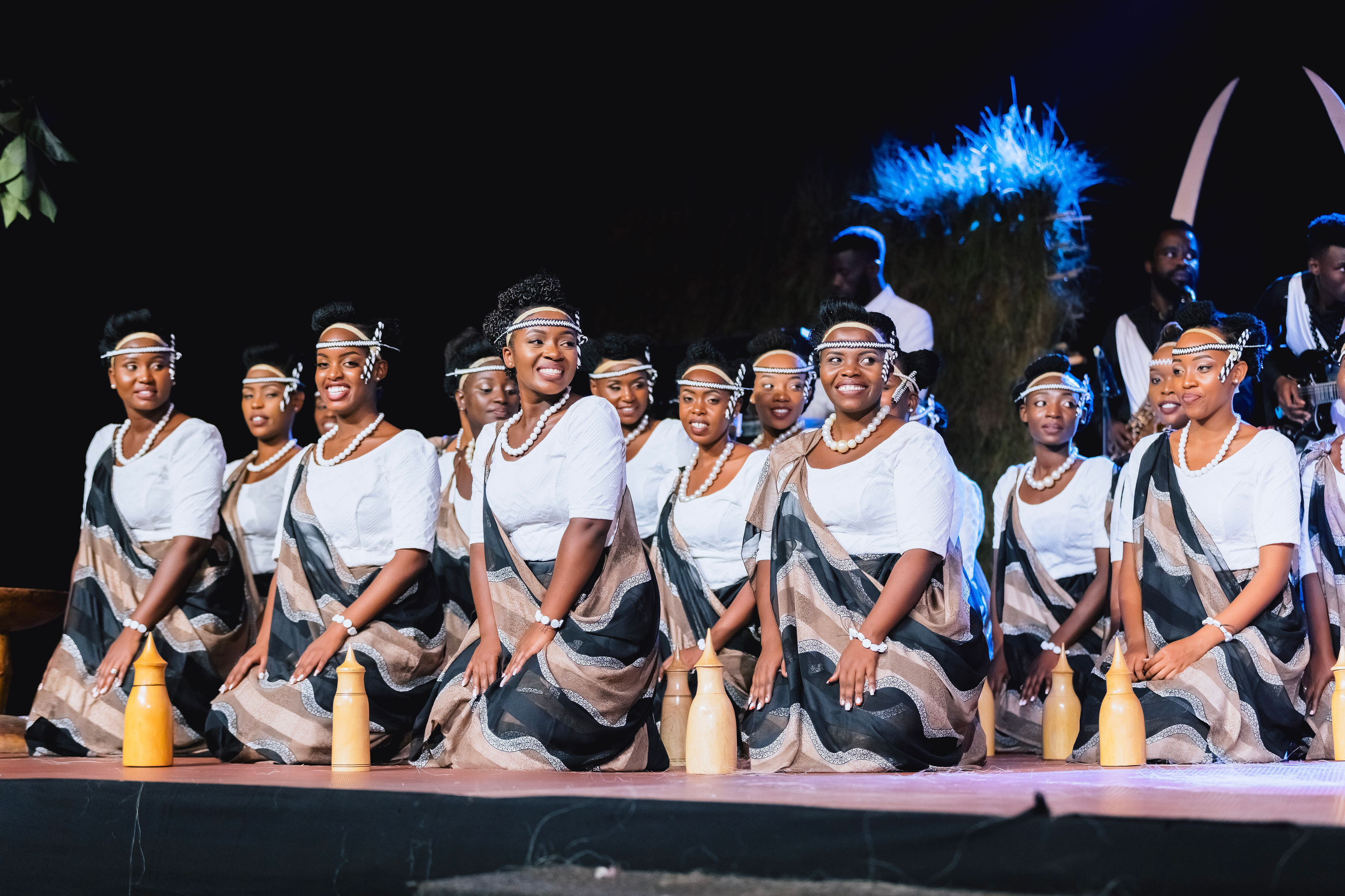 INTAYOBERANA performance