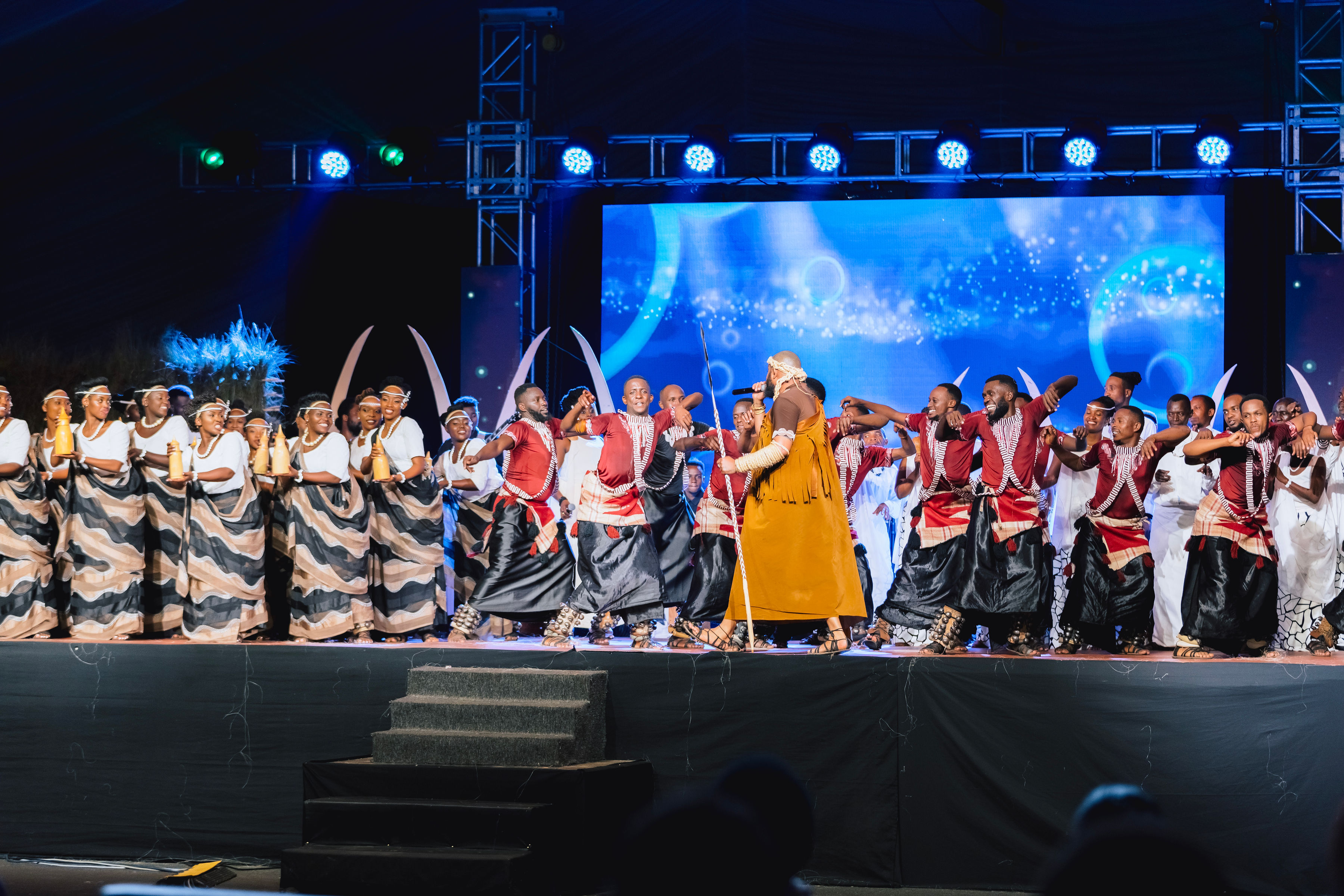 INTAYOBERANA performance