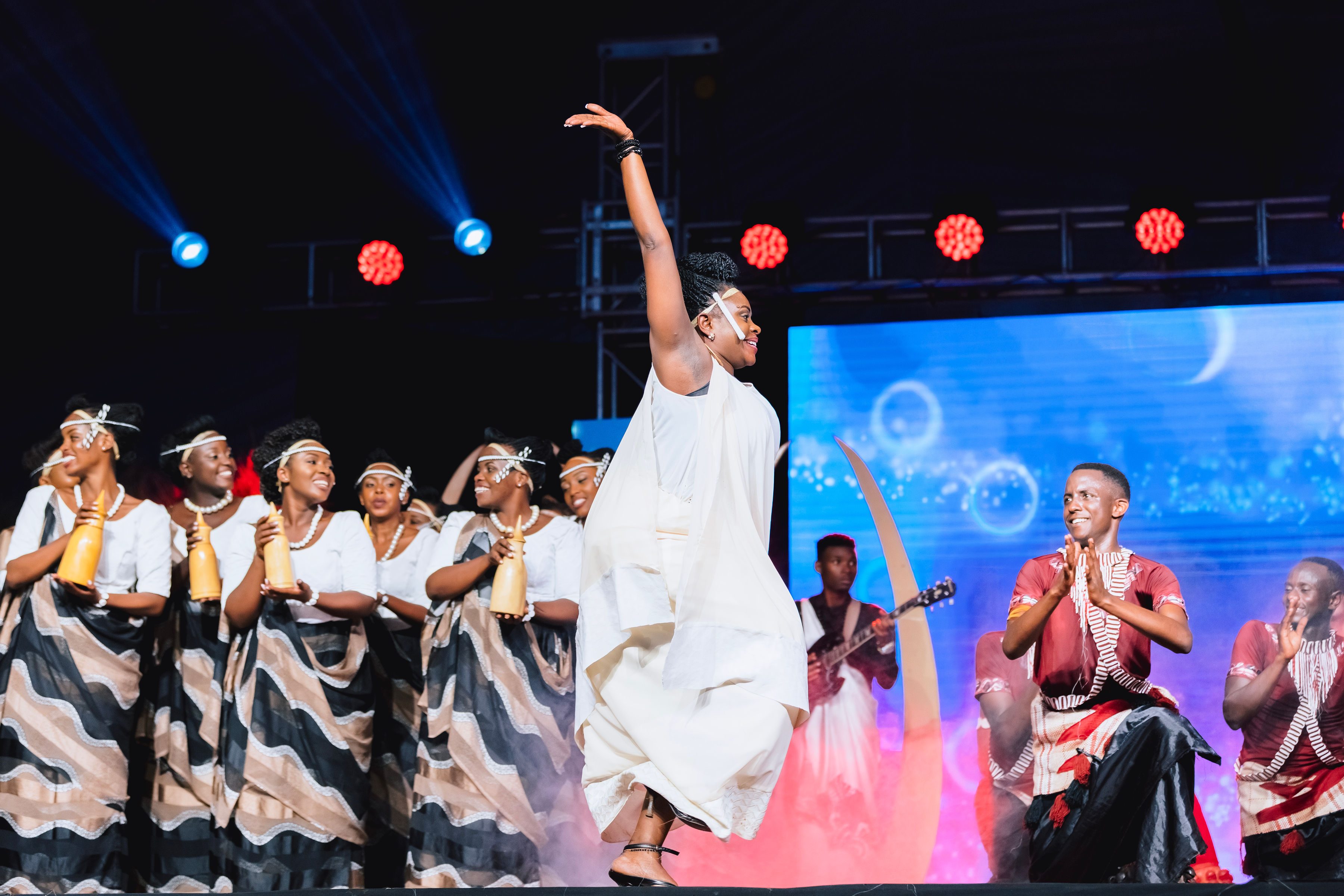 INTAYOBERANA performance