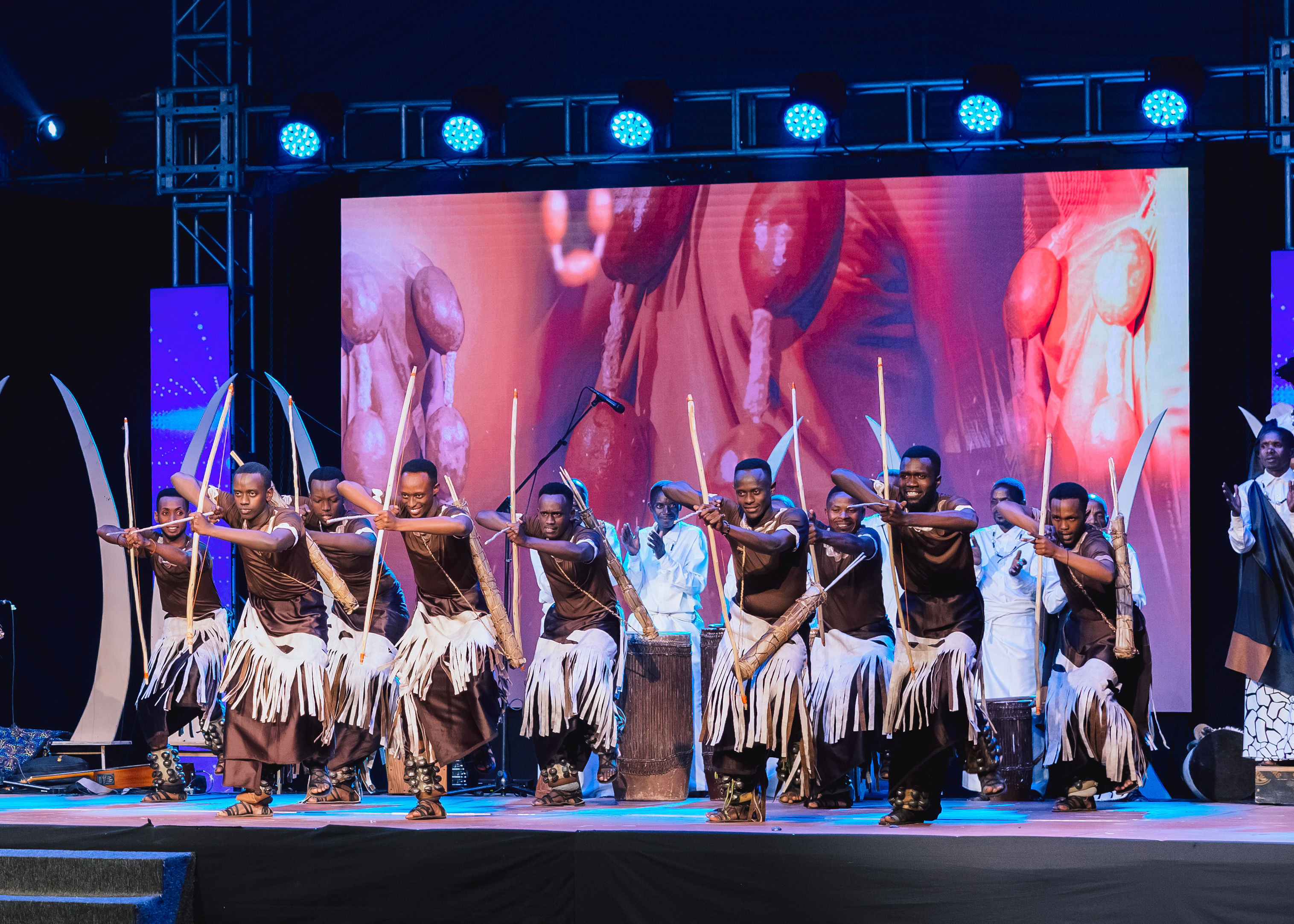 INTAYOBERANA performance