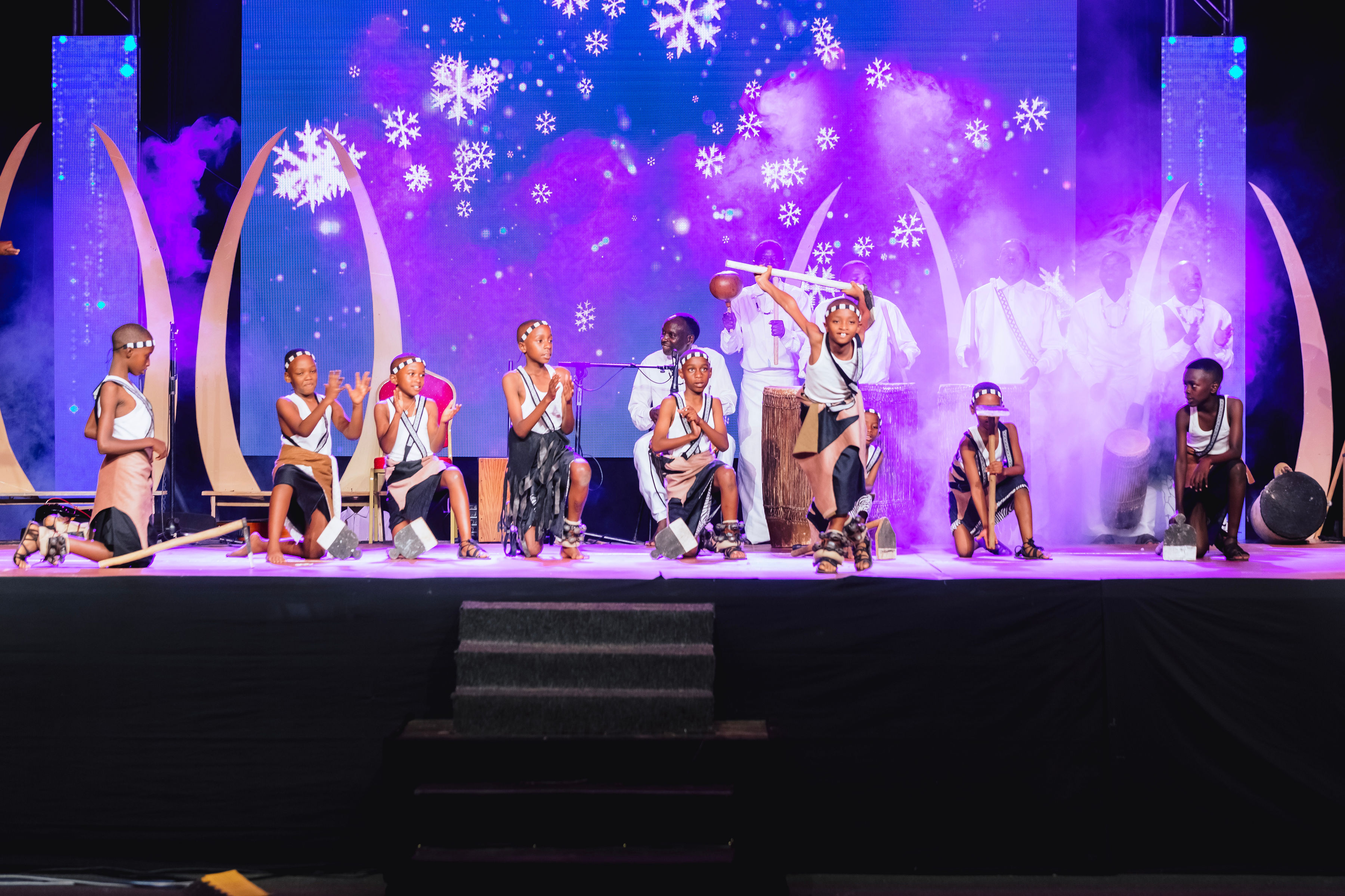 INTAYOBERANA performance