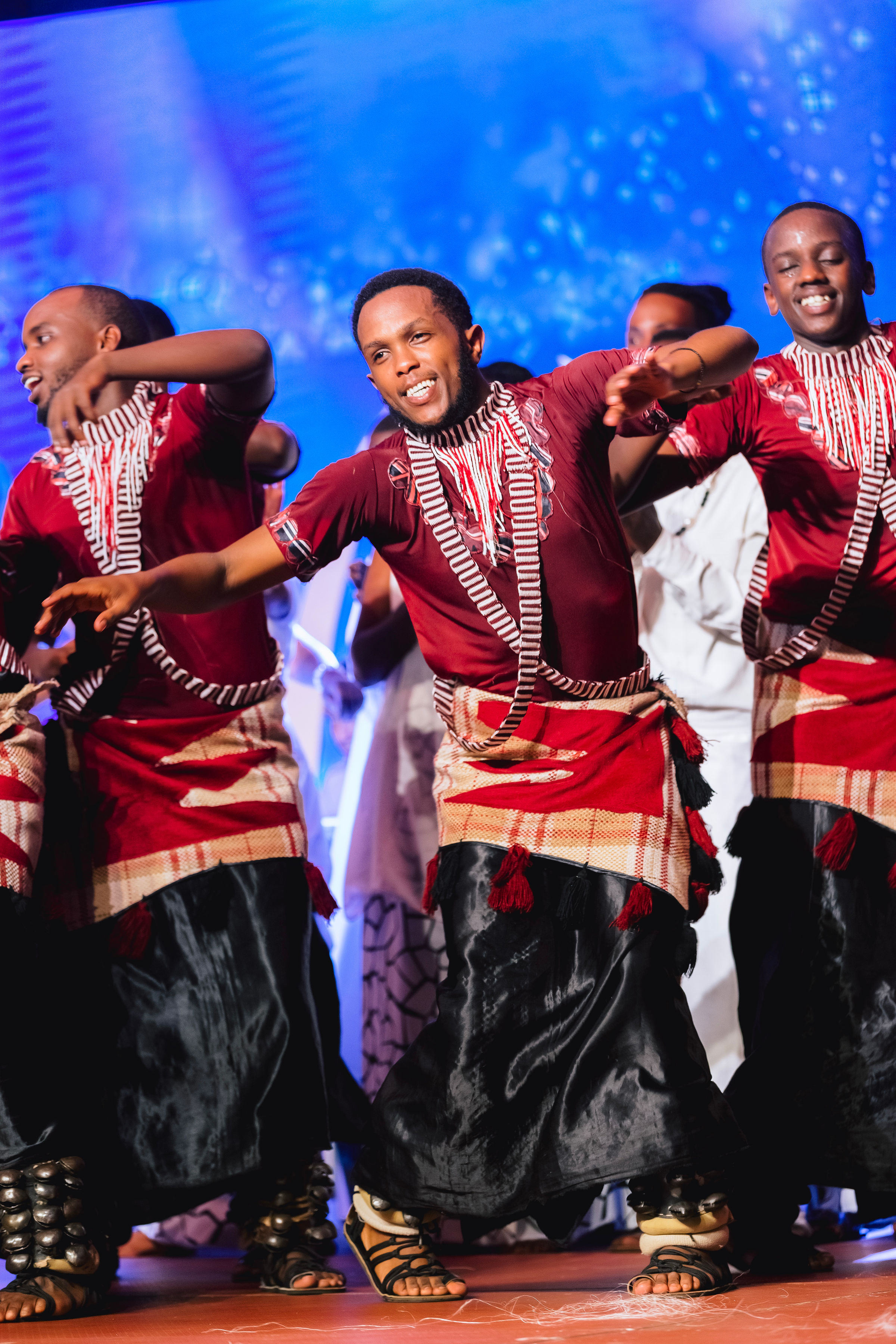 INTAYOBERANA performance